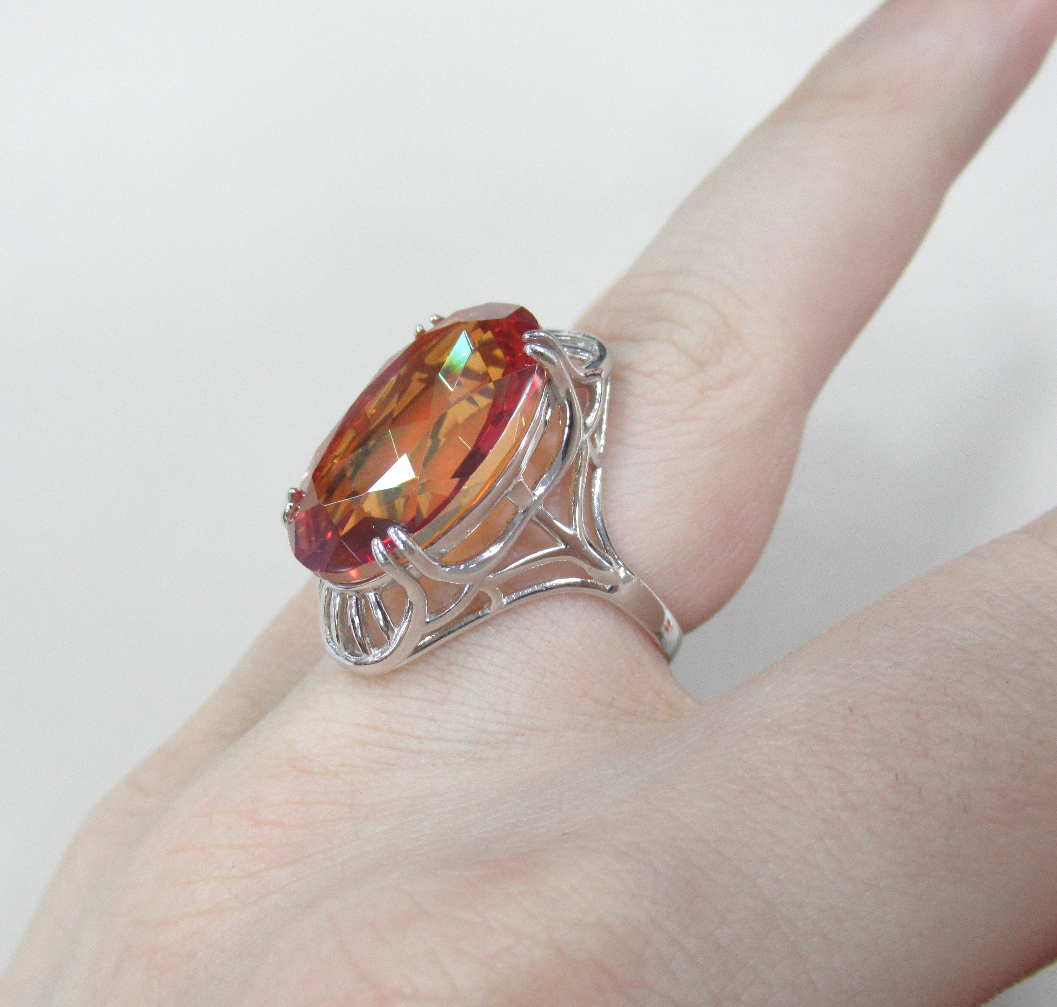 Серебряное кольцо с оранжевым горным хрусталем